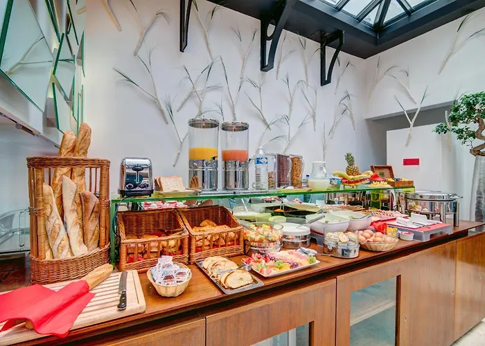 Joyce - AstotelHotel Pas Cher Paris